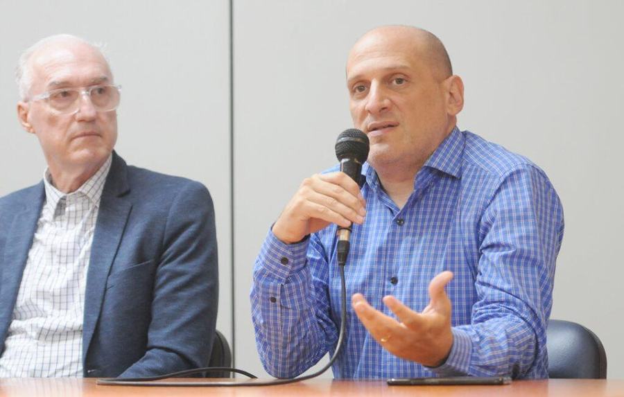 Gerardo Levisman en la Charla en la Municipalidad de Posadas